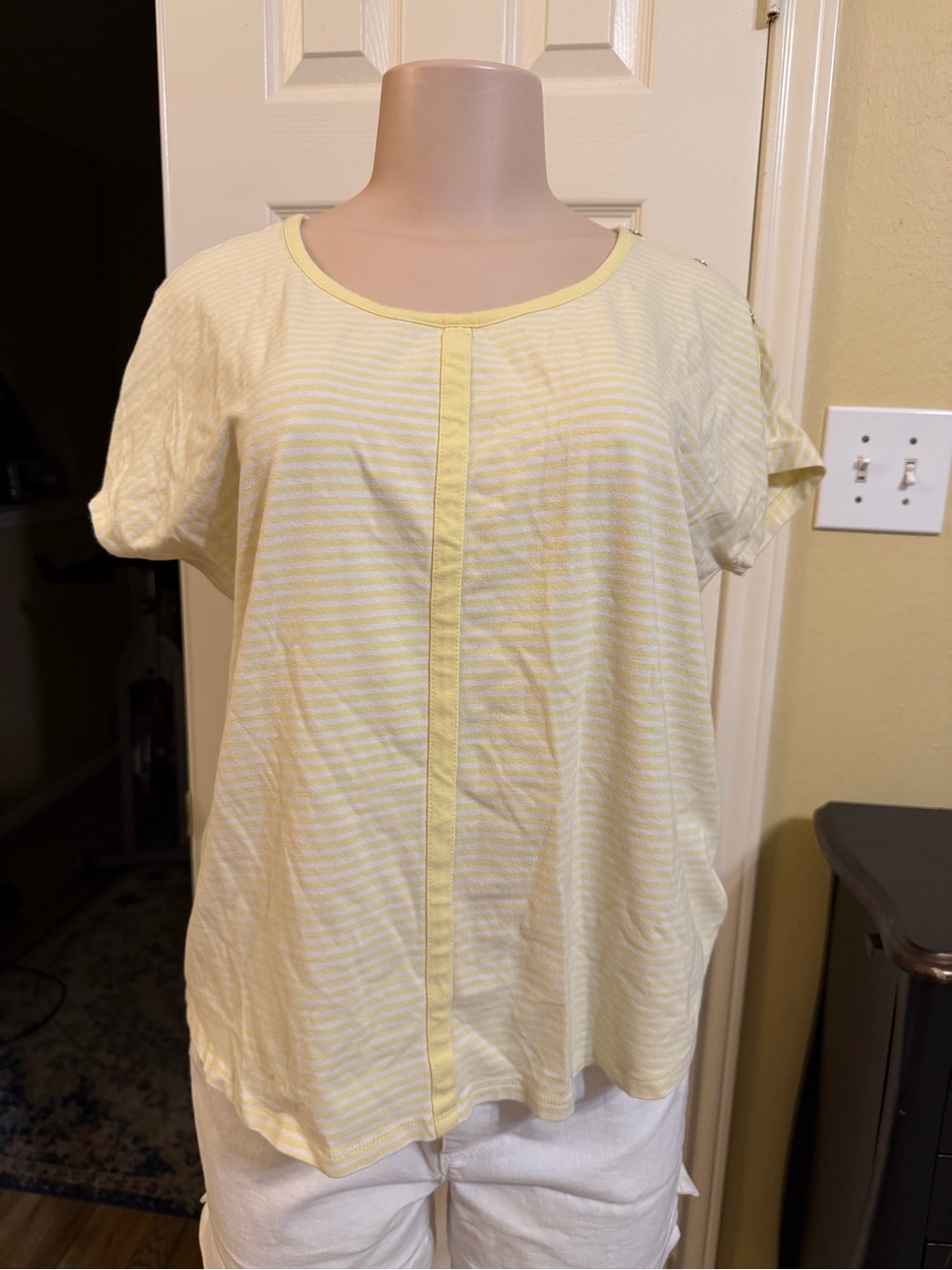 Jones New York Pale Yellow Striped Short Sleeve Tee